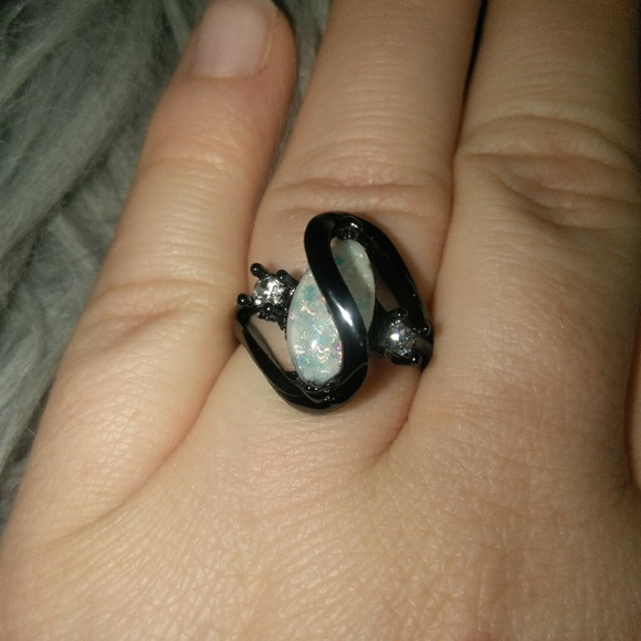 🎉HP🎉 NEW! White fire opal ring - Picture 2 of 3